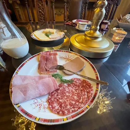 Chateau Bourgeoisie *** Bed & Breakfast Laimont