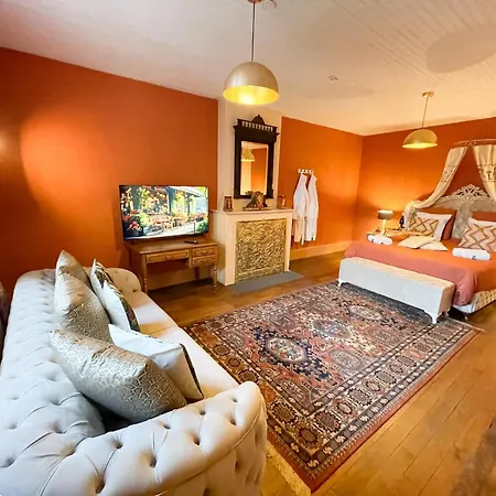 Chateau Bourgeoisie *** 3*