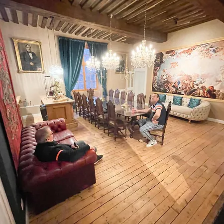 Chateau Bourgeoisie *** 3*