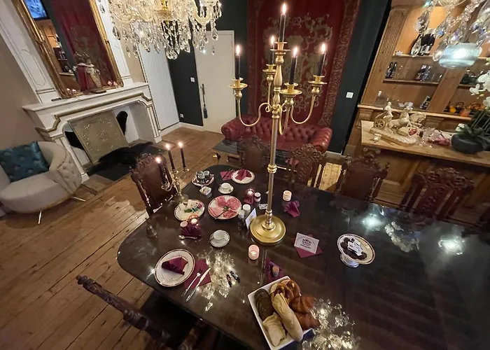 Chateau Bourgeoisie *** Couette-café Laimont