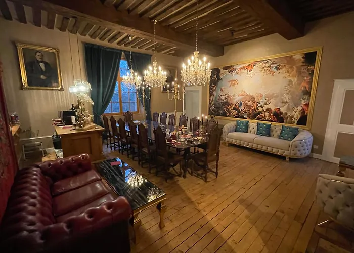 Chateau Bourgeoisie *** Couette-café 3*