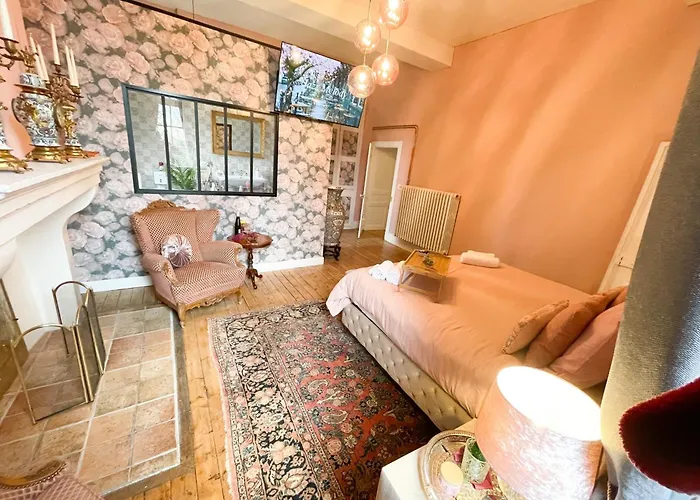 Chateau Bourgeoisie *** Couette-café