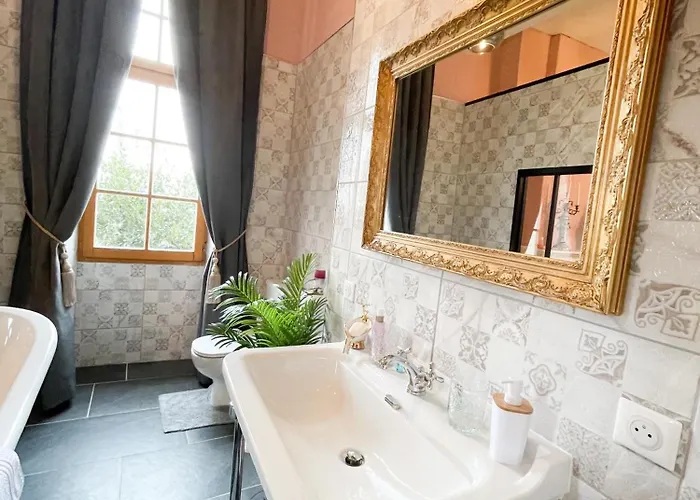 Chateau Bourgeoisie *** Couette-café