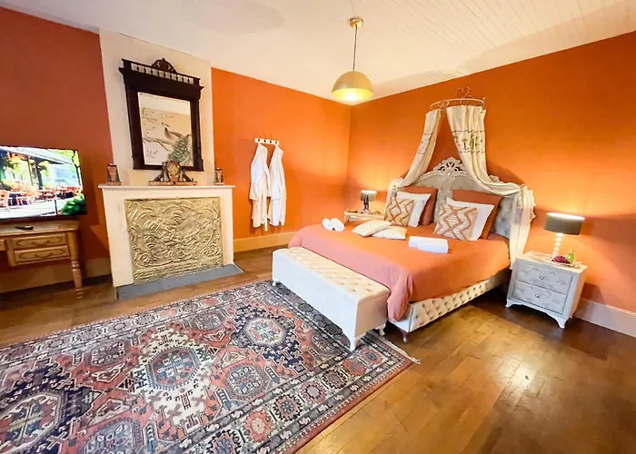 Chateau Bourgeoisie *** Couette-café 3*