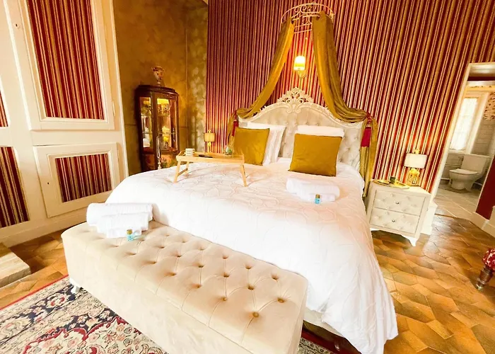 Chateau Bourgeoisie *** Couette-café 3*