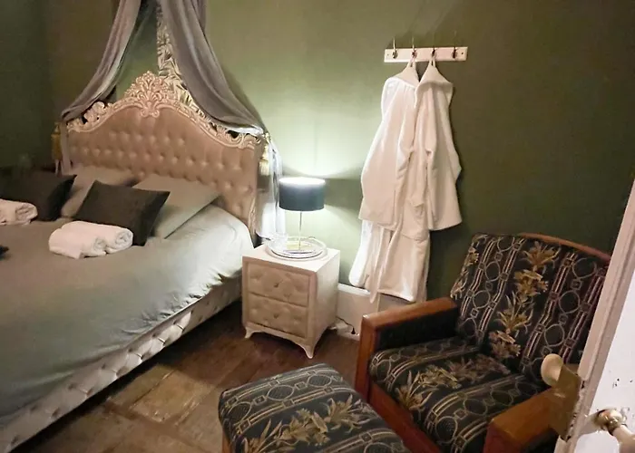 Chateau Bourgeoisie *** Couette-café 3*